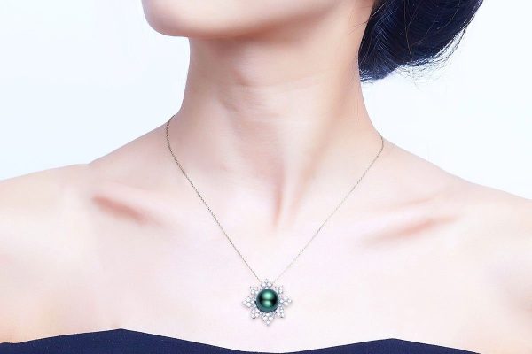 Snowflake Black Pearl Pendant Hot on Sale